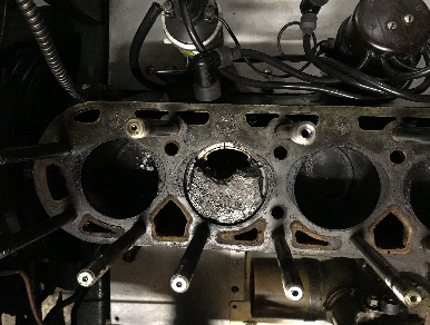 GN5872 - Damaged pistons